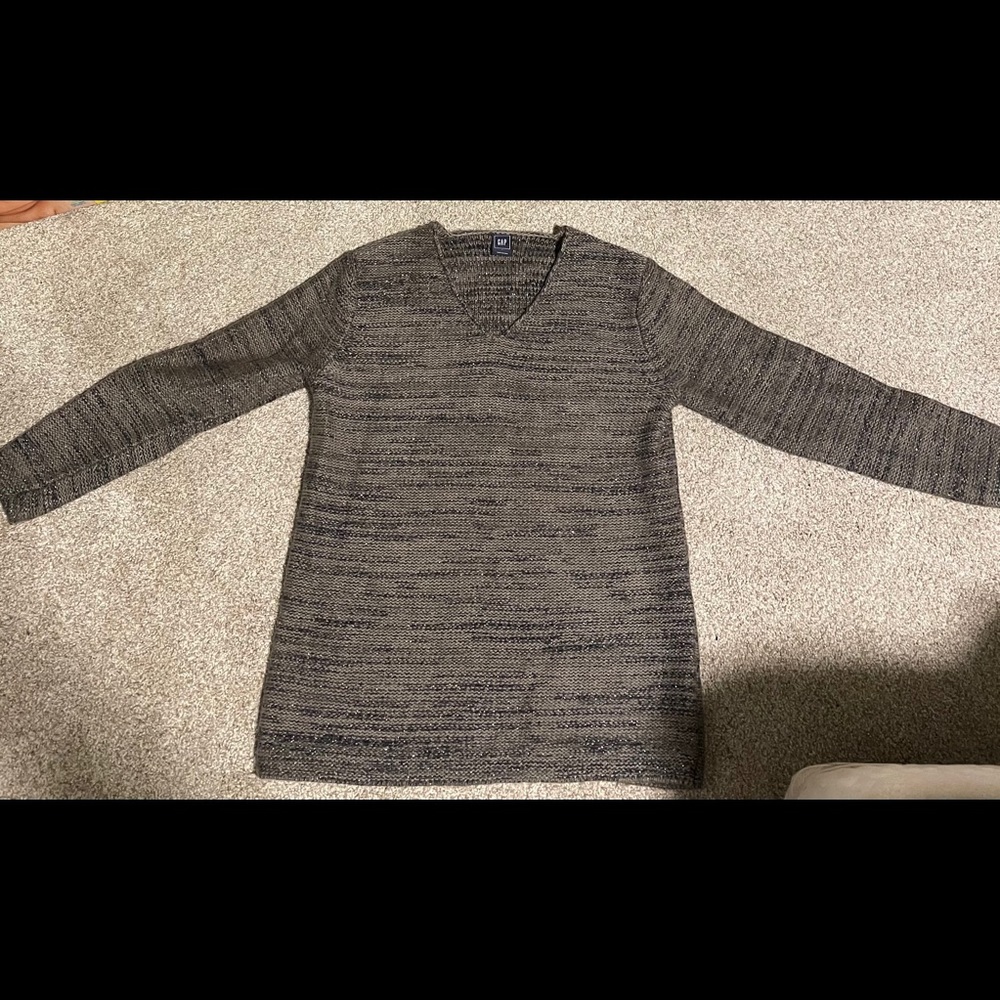 Gap sweater
